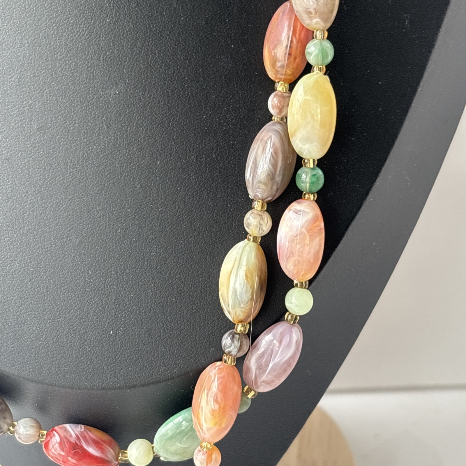 Vintage 1960s Multi-Strand Lucite Confetti Bead Necklace – Marbled Acrylic – 24″