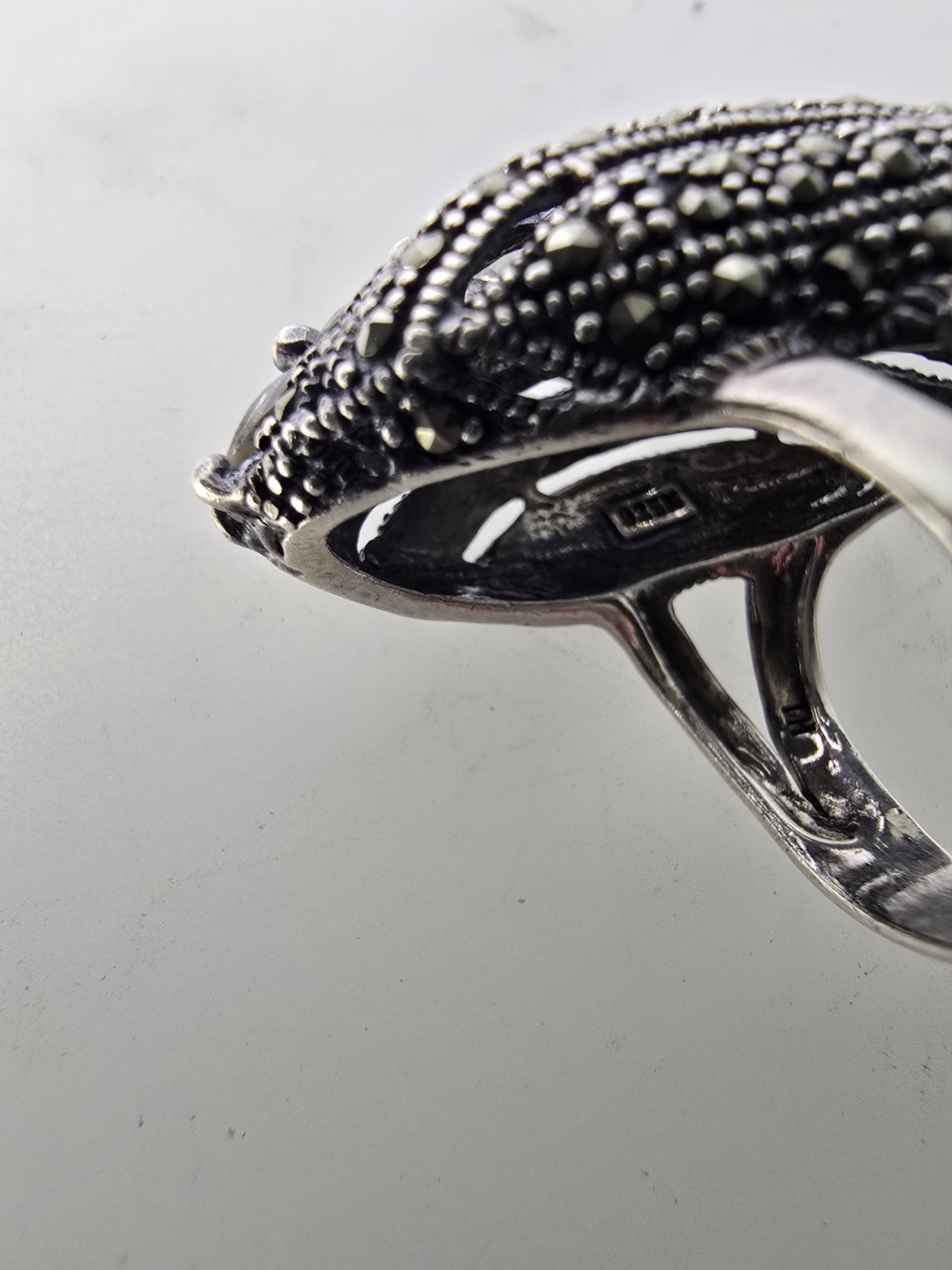 Vintage 925 Sterling Silver Marquesite Clear stone statement dome shiel ring TH