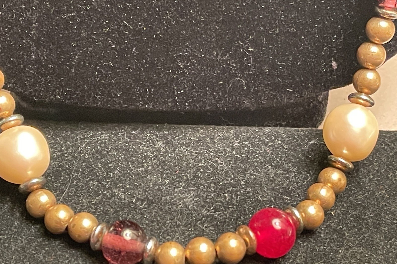 VINTAGE DAUPLAISE SIGNED BOHO RED GOLD WHITE BEADED NECKLACE 34″