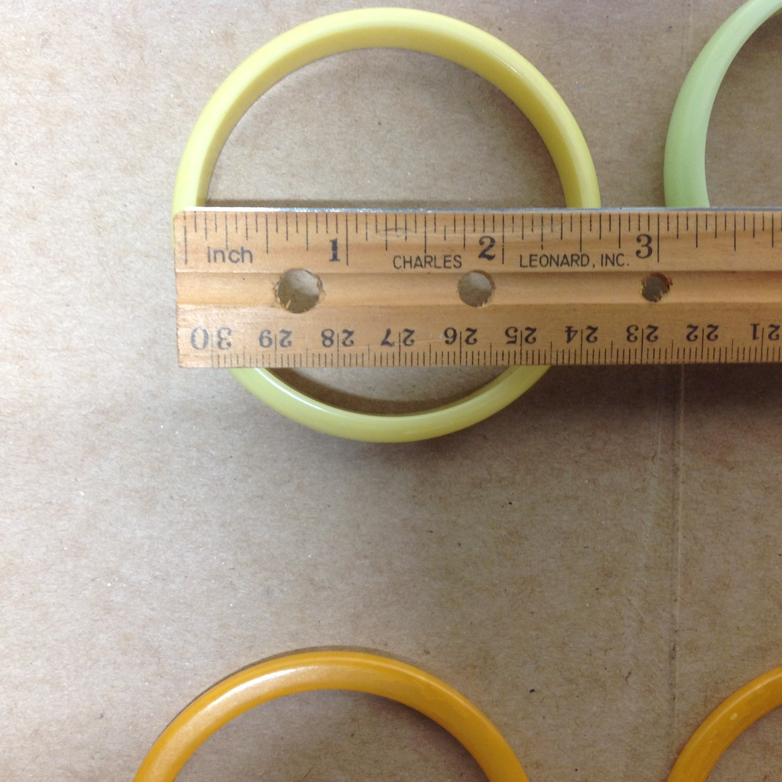 Vtg Lot of 8 Colorful Plastic, Lucite ? , Bakelite ? Stackable Bangle Bracelets