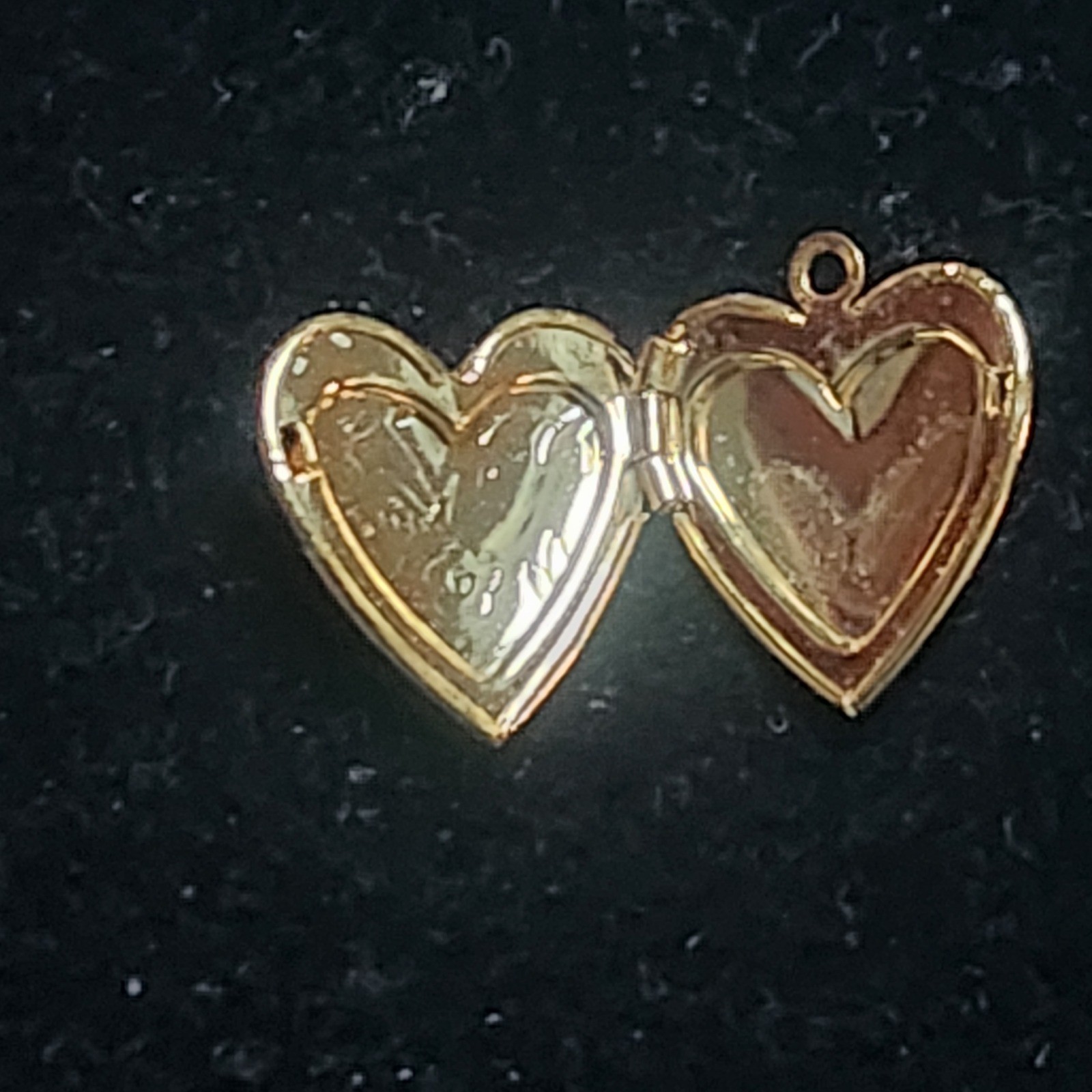 Vintage Gold Tone Etched Floral Heart Locket Pendant Charm