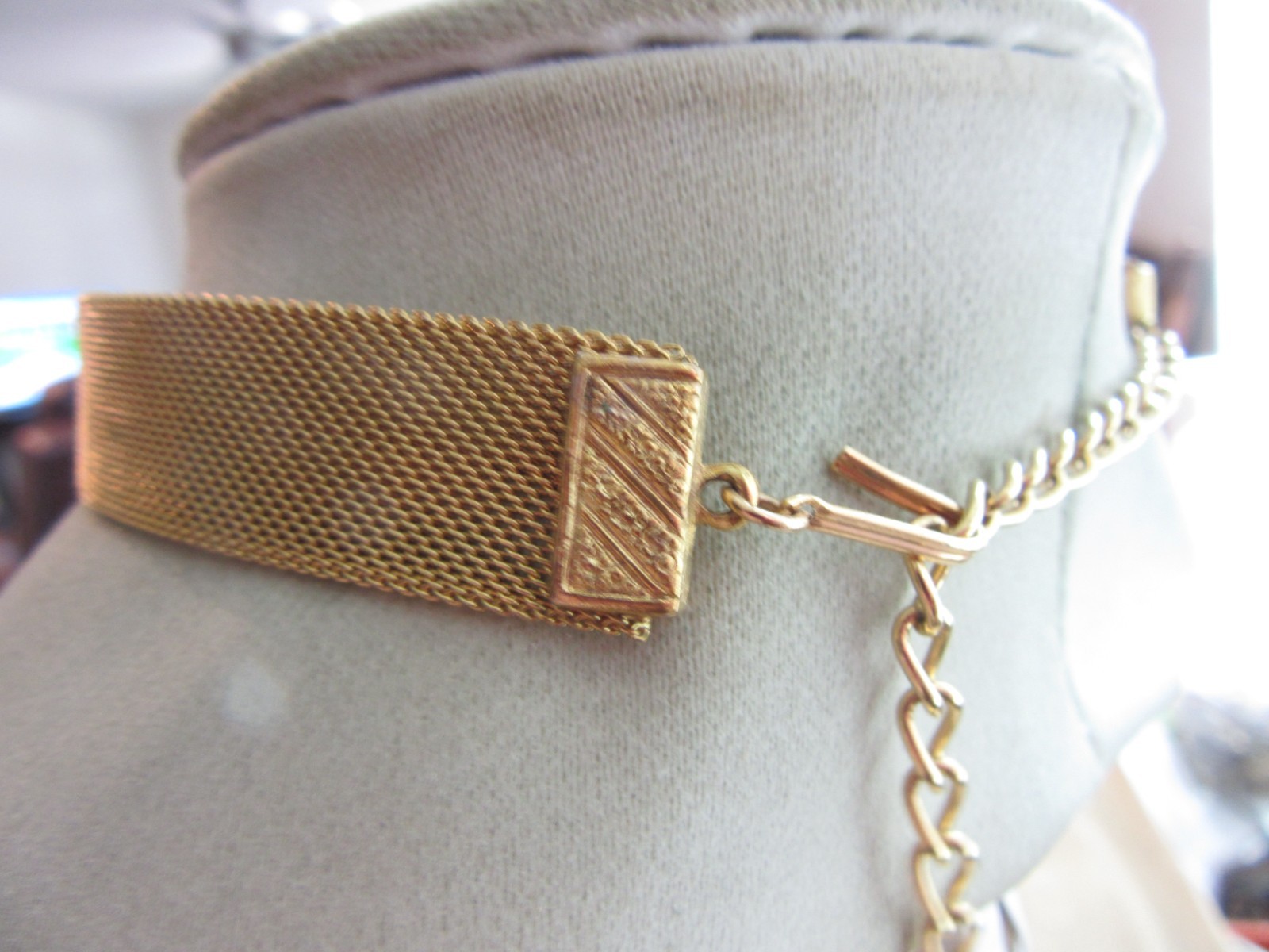 Vintage gold tone Mesh link choker necklace – approx. 11″ long