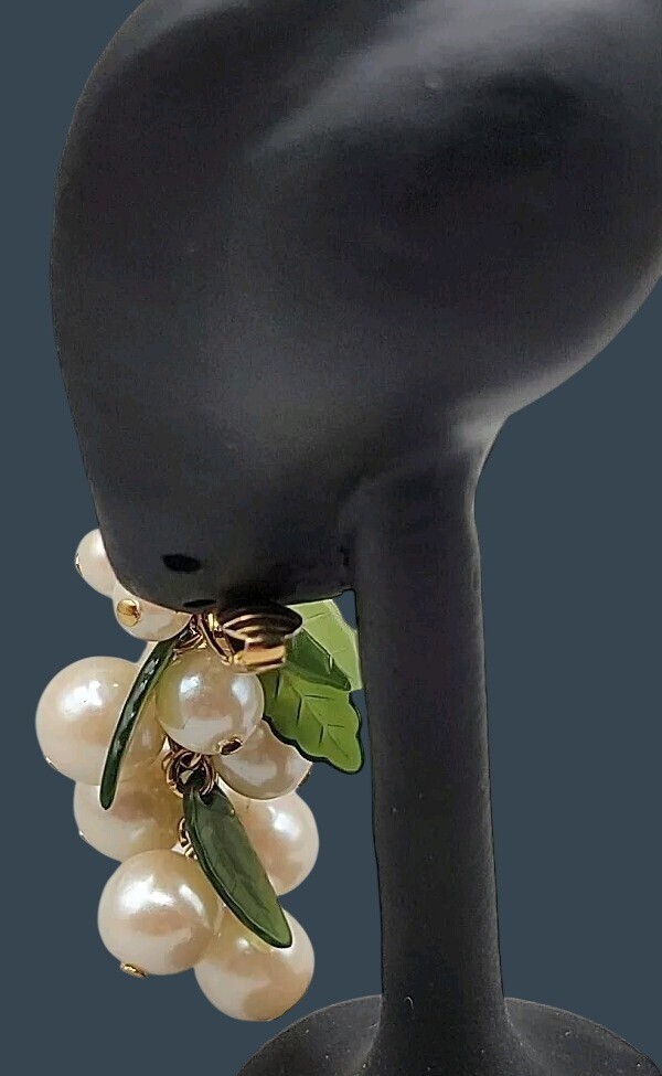 Vtg Avon Pearlesque Grape Cluster Dangling Post Earrings 1997 Faux Jade Accent