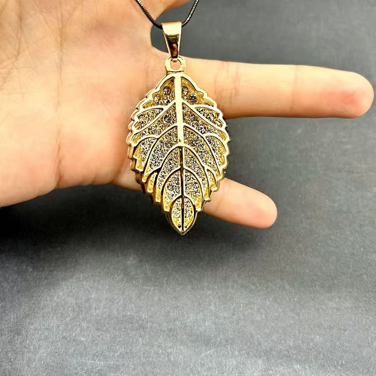 Alloy Metal Pendant With A Golden Necklace Perfectly Decorated
