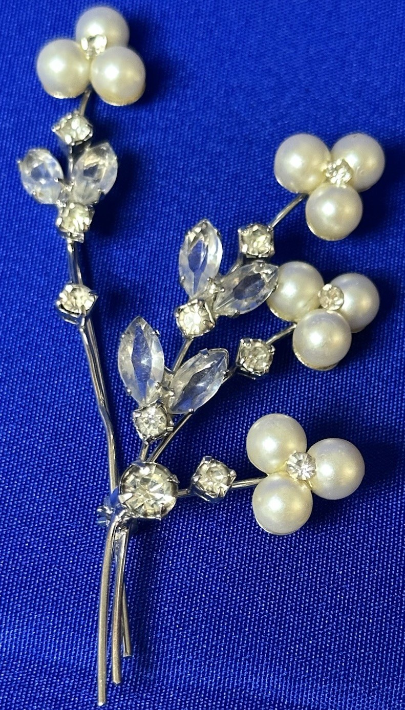 Floral Spray Silver-tone Stems Clear Rhinestones & Faux Pearl Flower Tips Brooch