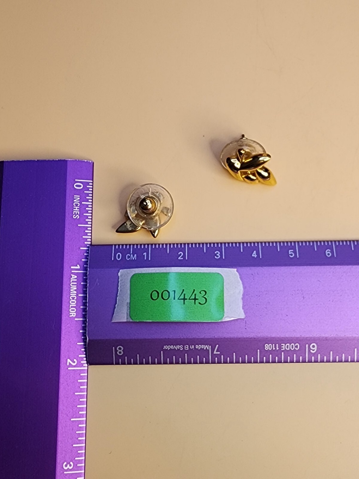 44 Yr Old Designer MONET Signed Leaf Earrings Gold Tone Classy Vtg FREE $HIPPING