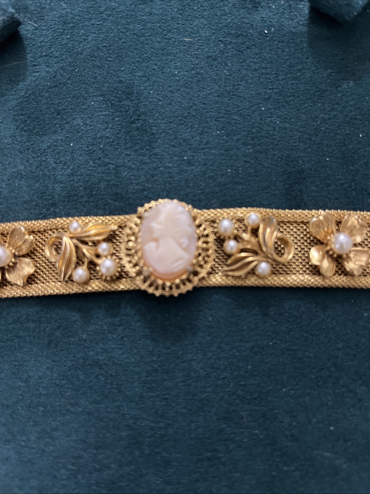 Rare Vintage Gold-Wash Mesh Floral Bracelet w/Cameo & Pearl Detailed Excellent