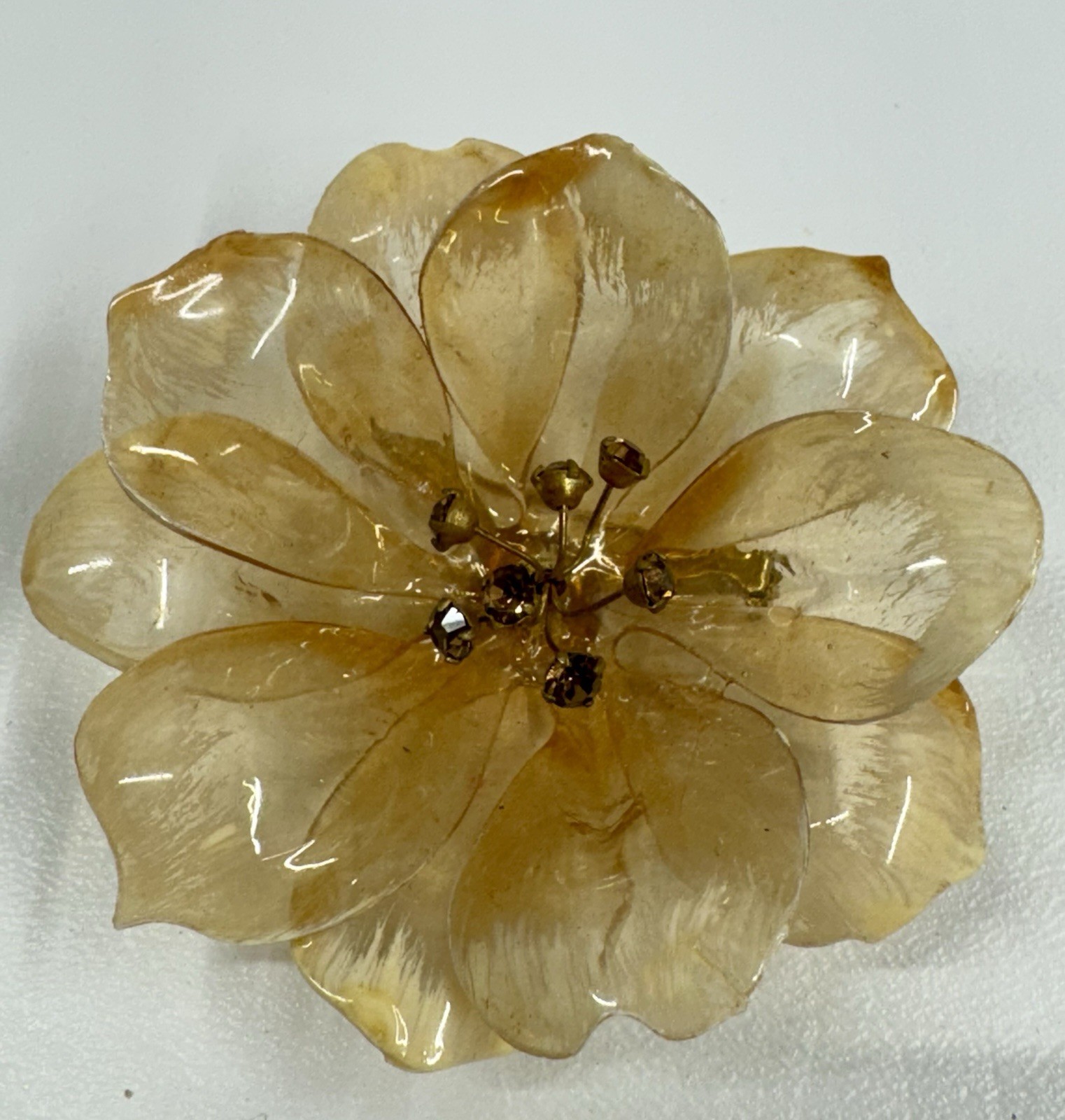 CELLULOSE ACETATE FLOWER BROOCH BEIGE VINTAGE