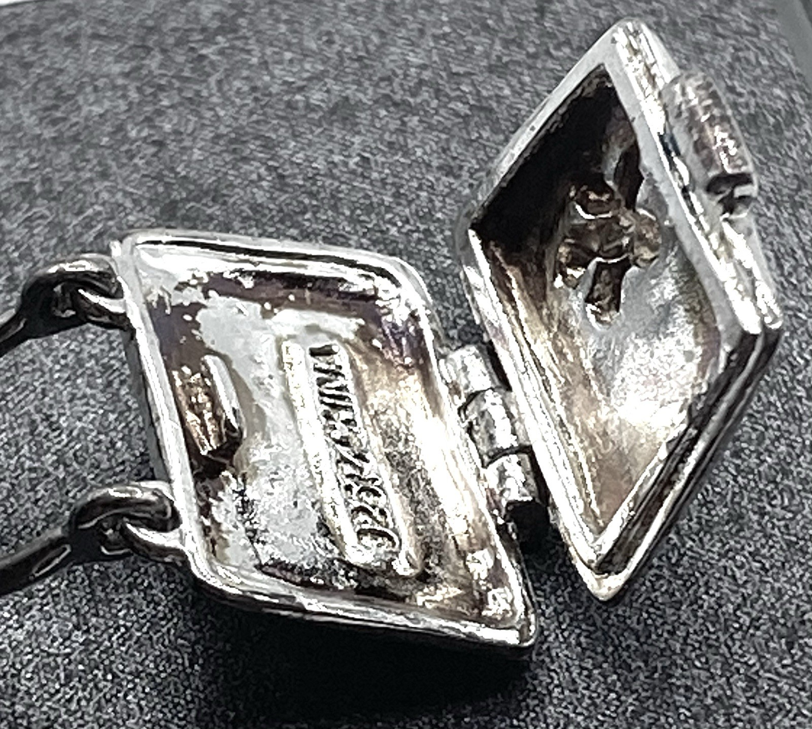 Sterling Silver / 925 Enamel Lady’s Purse Charm Opens