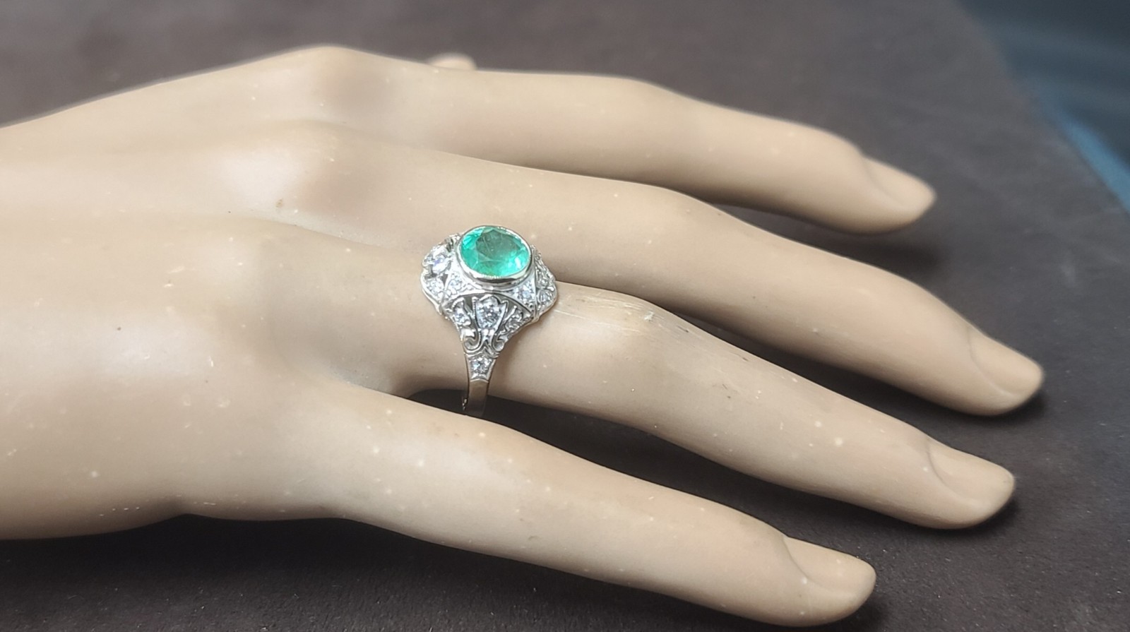 Vintage 14k White Gold Engagement Ring 1.35CT. Natural Round Colombian Emerald