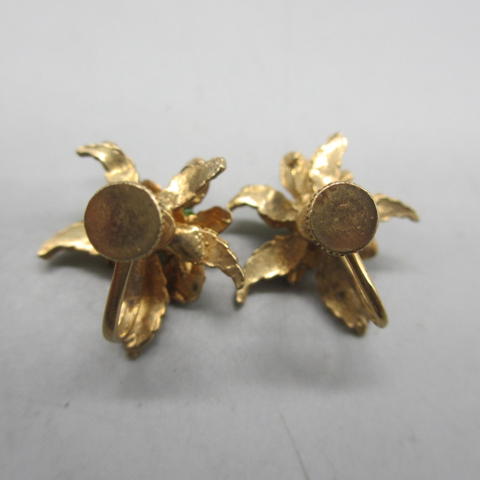 Vintage Enamel Flower Brooch Earrings Set White Green Dainty Gold Tone Screwback