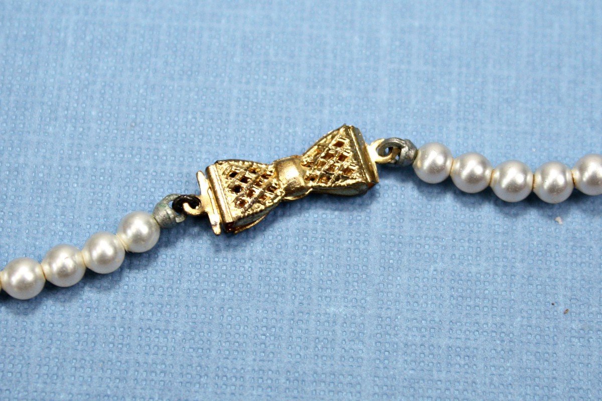 Vintage Delicate Beaded Necklace / Choker Faux Pearl Beads Jewelry Gift For Her