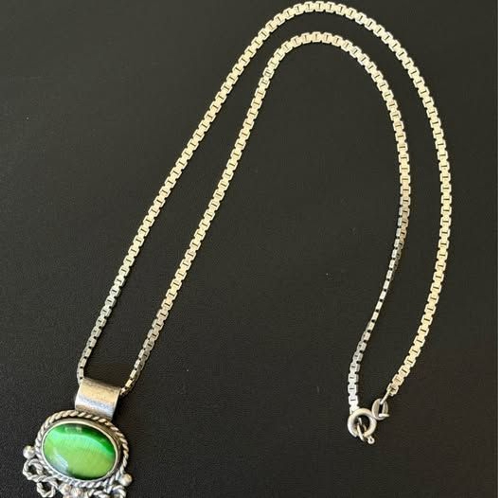 Vintage Mexico Sterling Green Cat’s Eye Pendant Necklace Sterling Box Chain