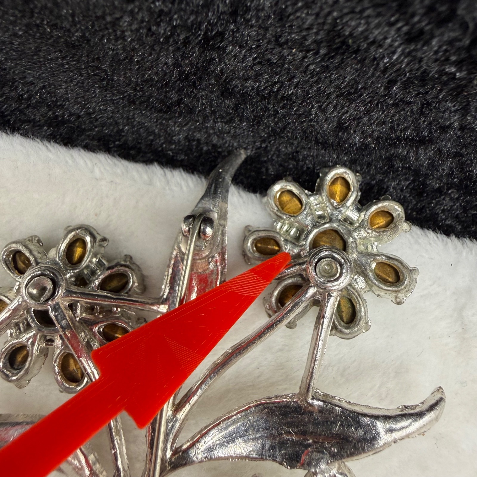 Vintage Rhinestone Flower Brooch Pot Metal Silver Tone READ