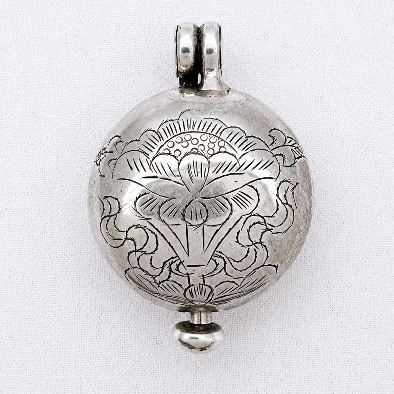 Vintage Sterling Silver 925 Hand Engraved Lotus Flower Round Locket Pendant 29mm
