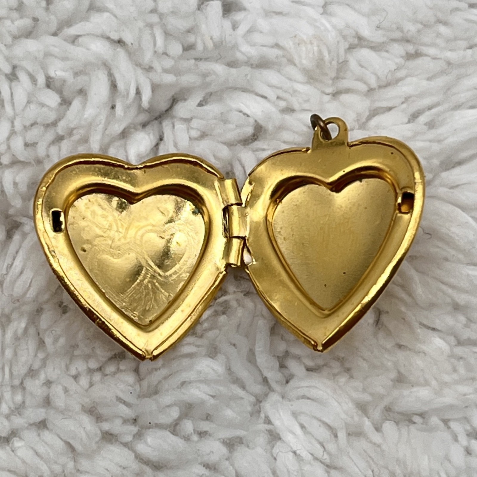 Vintage Heart Locket Pendant Gold Tone Double Heart Engraved Charm Opens .75″