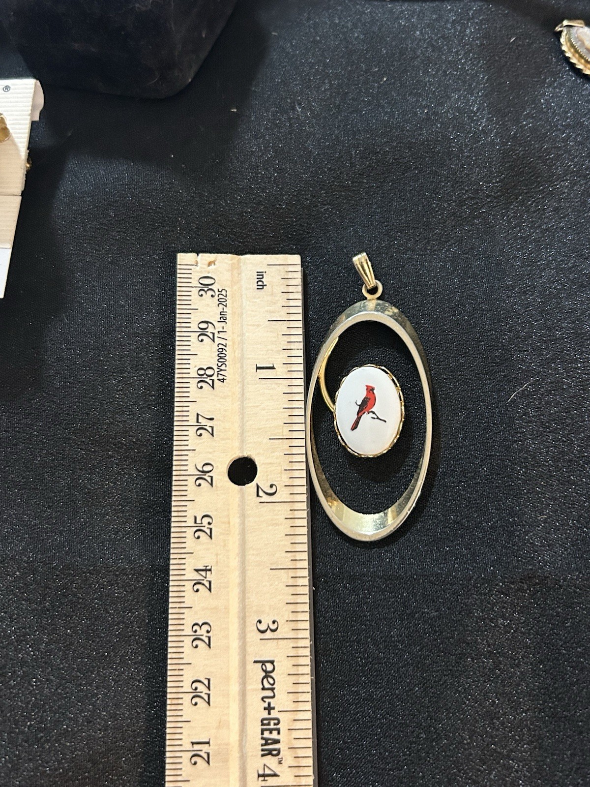 Vintage Kohl Gold Tone Elongated Oval Frame Porcelain Red Cardinal Bird Pendant