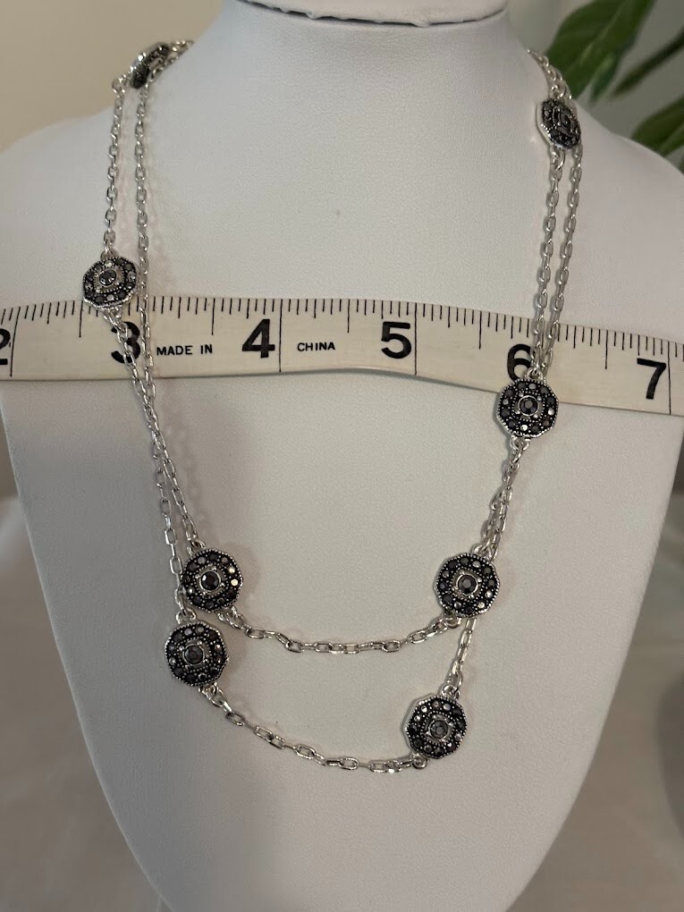 Beautiful Trifari Silver Tone Necklace (34″) for any occasion