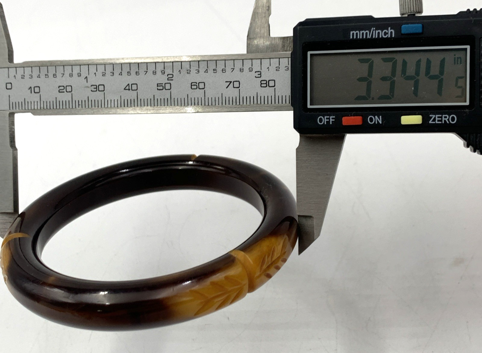 Carved BAKELITE Bangle Bracelet Vintage Brown Mottled Golden-Brown 32.2g
