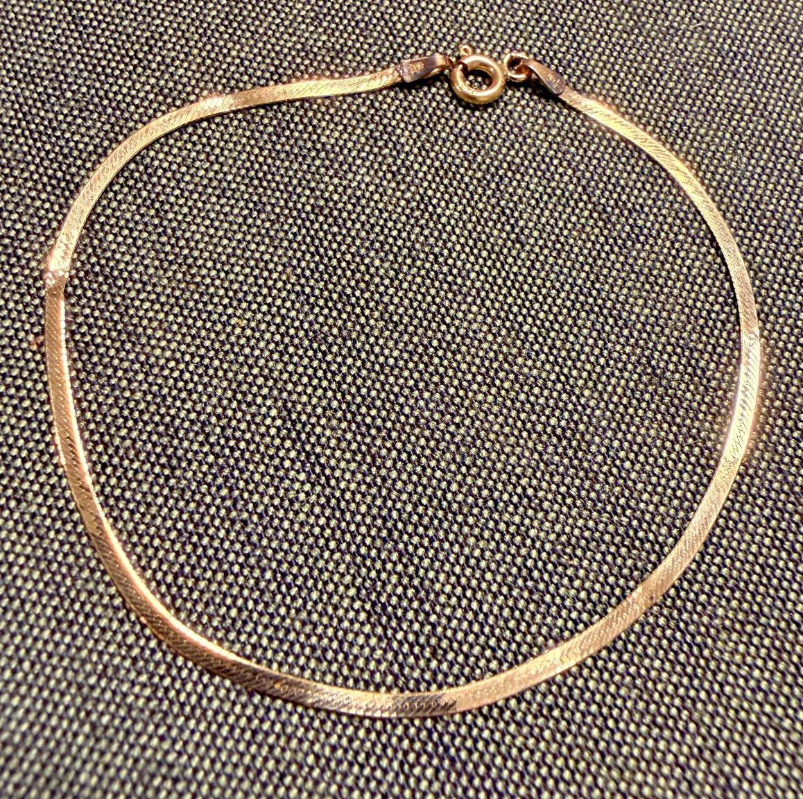 Vintage SOLID 14KT Gold Stamped 7″ Bracelet 0.79g Herring Bone New Old Stock