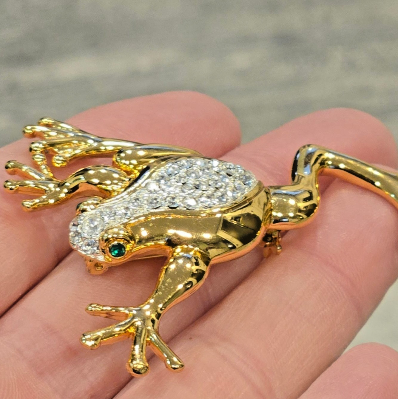 Vintage tree Frog Brooch Rhinestone Pavé Green Eyes Statement Costume Jewelry