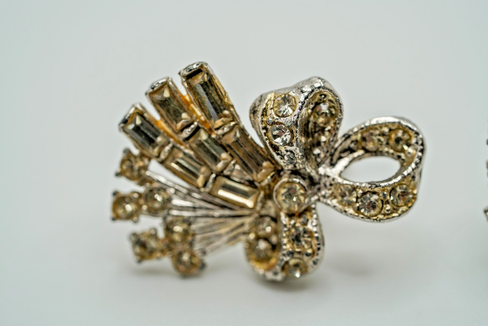 Vintage 2.7cm Rhinestone Screw Back Earrings Missing a Few Stones EB3