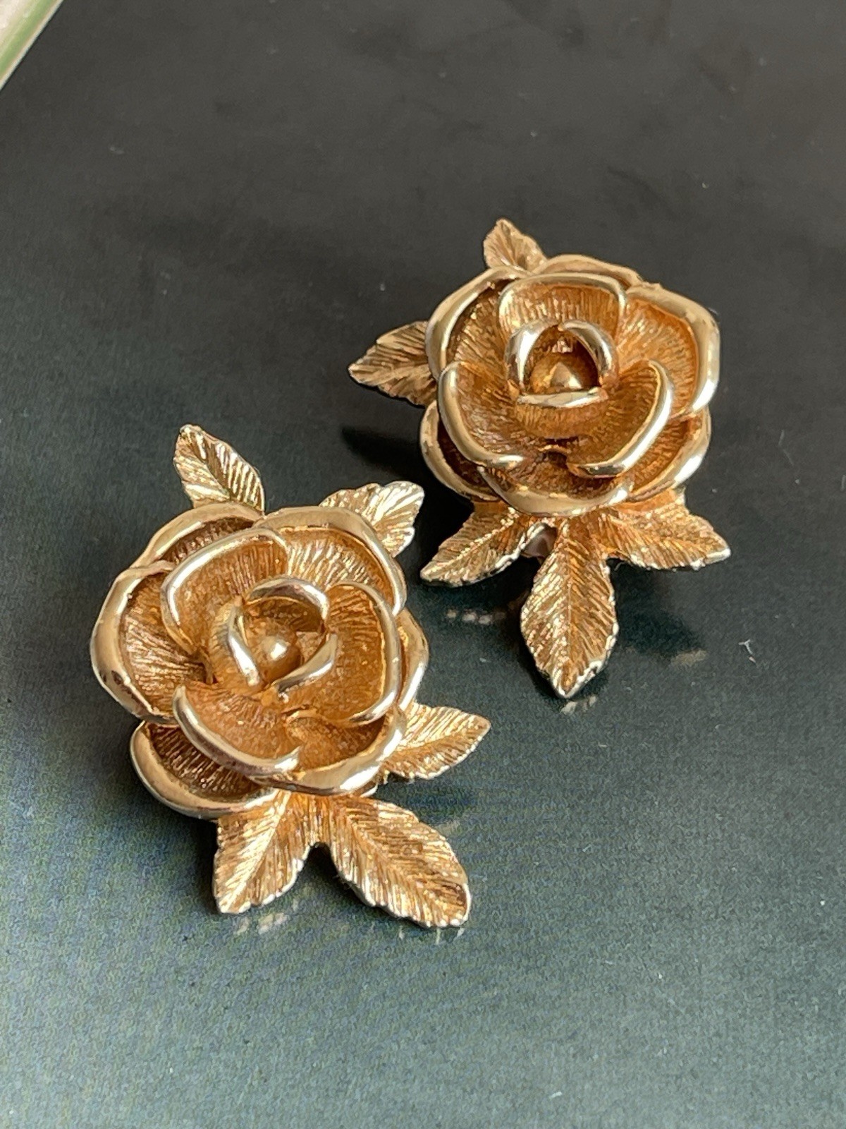 Village Sarah Coventry ” American Beauty” Rose Clip-on Earrings Gold Tone 1961