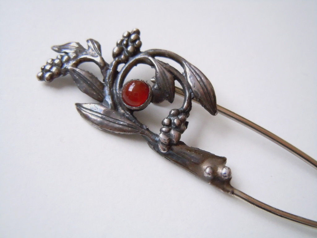 Brooch Safety Pin Grape Decor & Carnelian 7.2 G/7.2 X 2.0 Cm