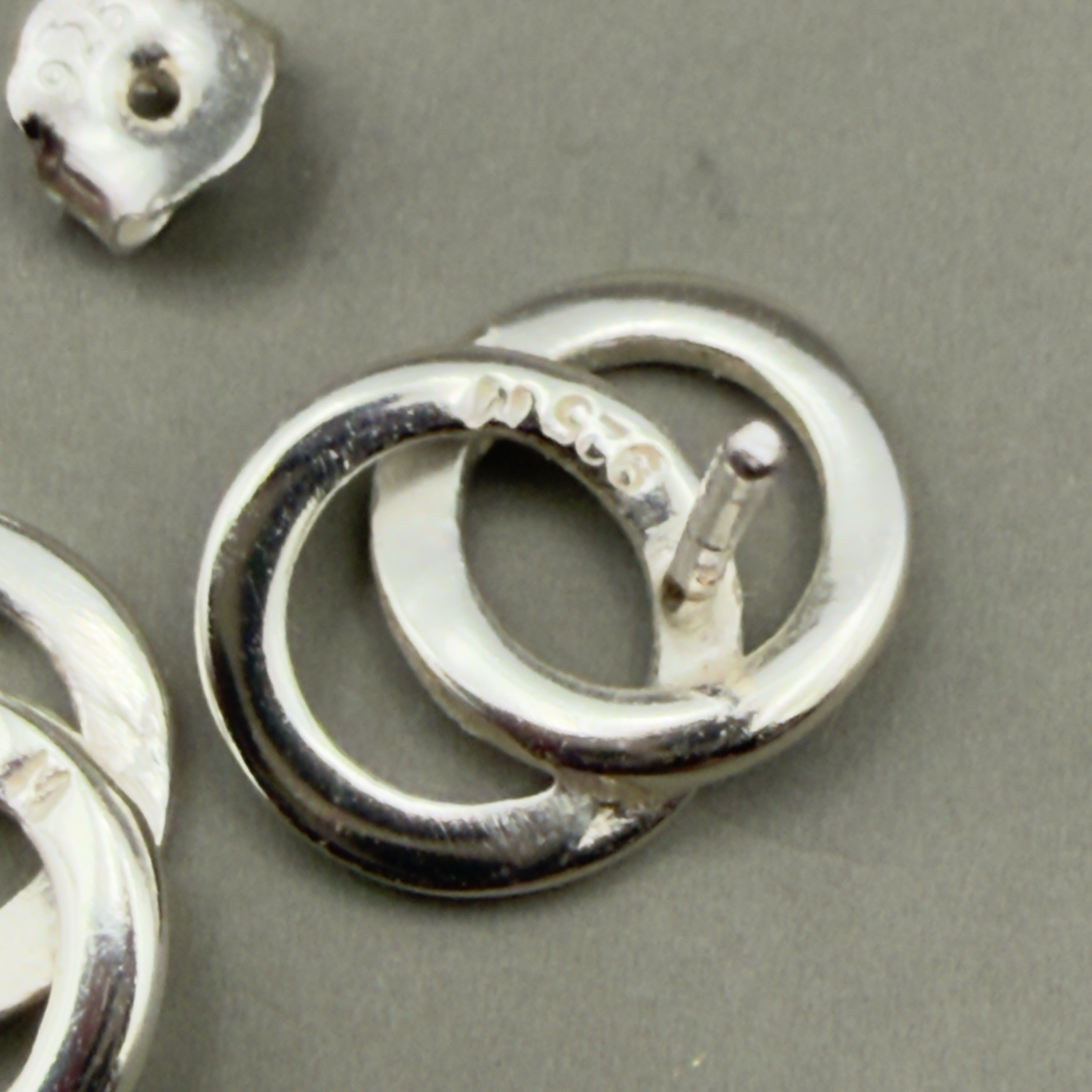 925 Sterling Silver Interlocking Circle Stud Earrings Dainty Modern Minimalist