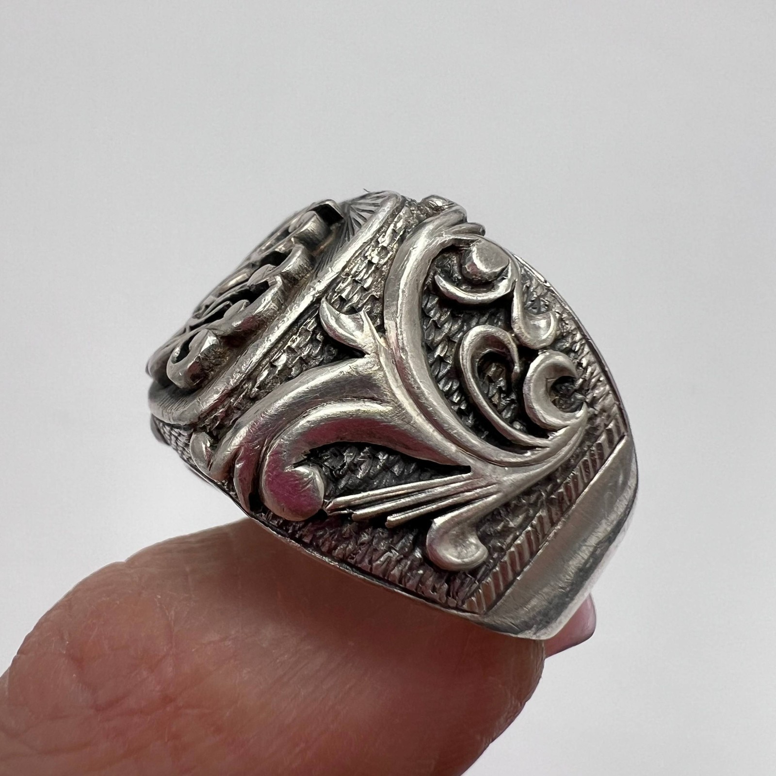 Vintage Massive Men’s Jewelry Ring 925 Sterling Silver Ornate Monogram Size 10.5