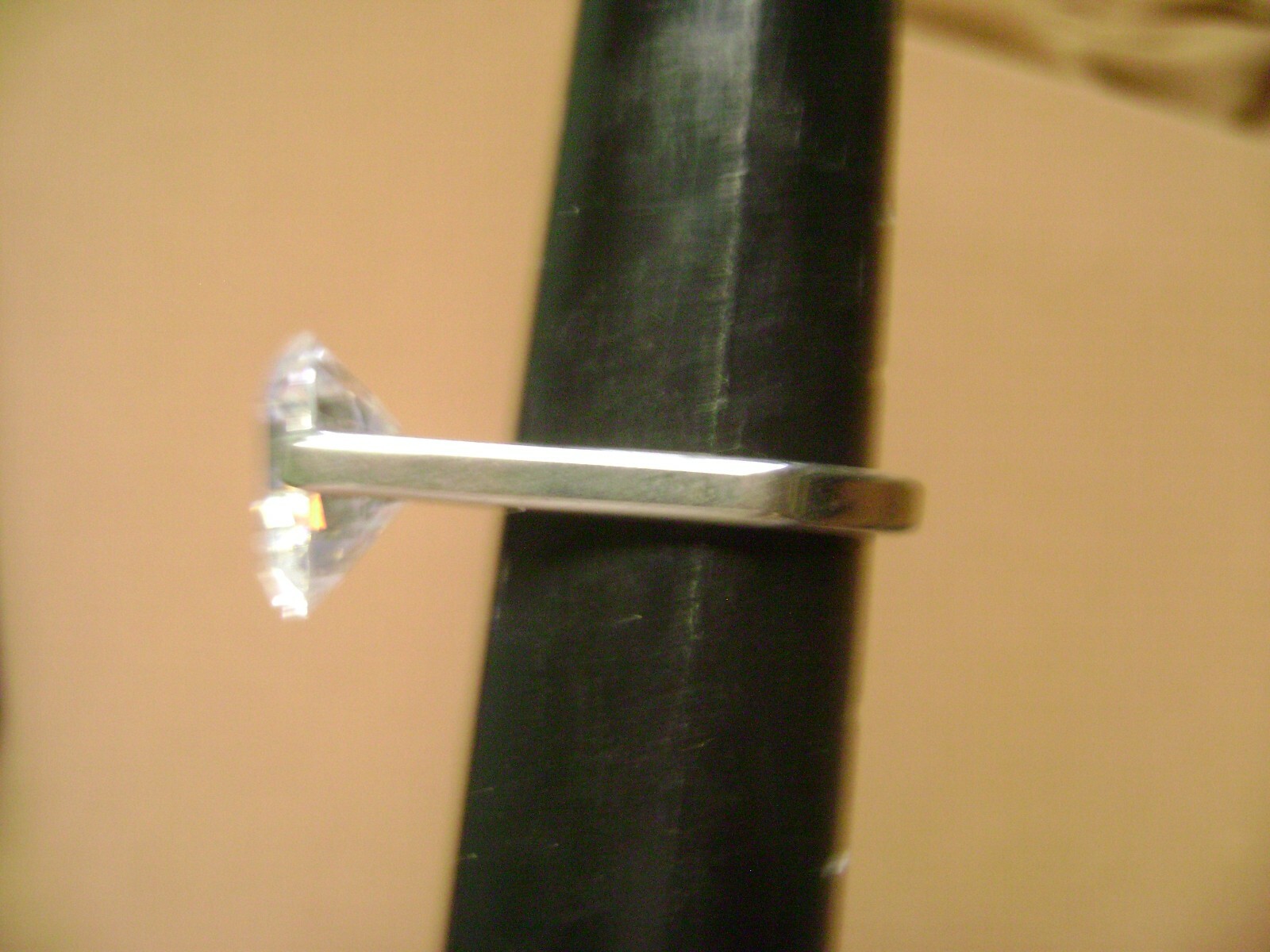 NOS- LARGE BRILLIANT SOLITAIRE CUBIC ZERCONIA PRONG SIZE 9 SILVER TONE RING