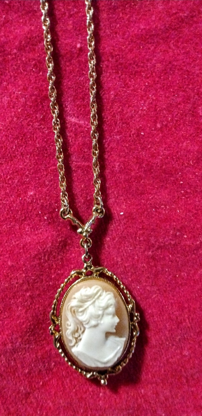 Vintage Cameo 1928 Brand Gold-Tone Necklace 24″ Barrel Clasp Very Good Cond