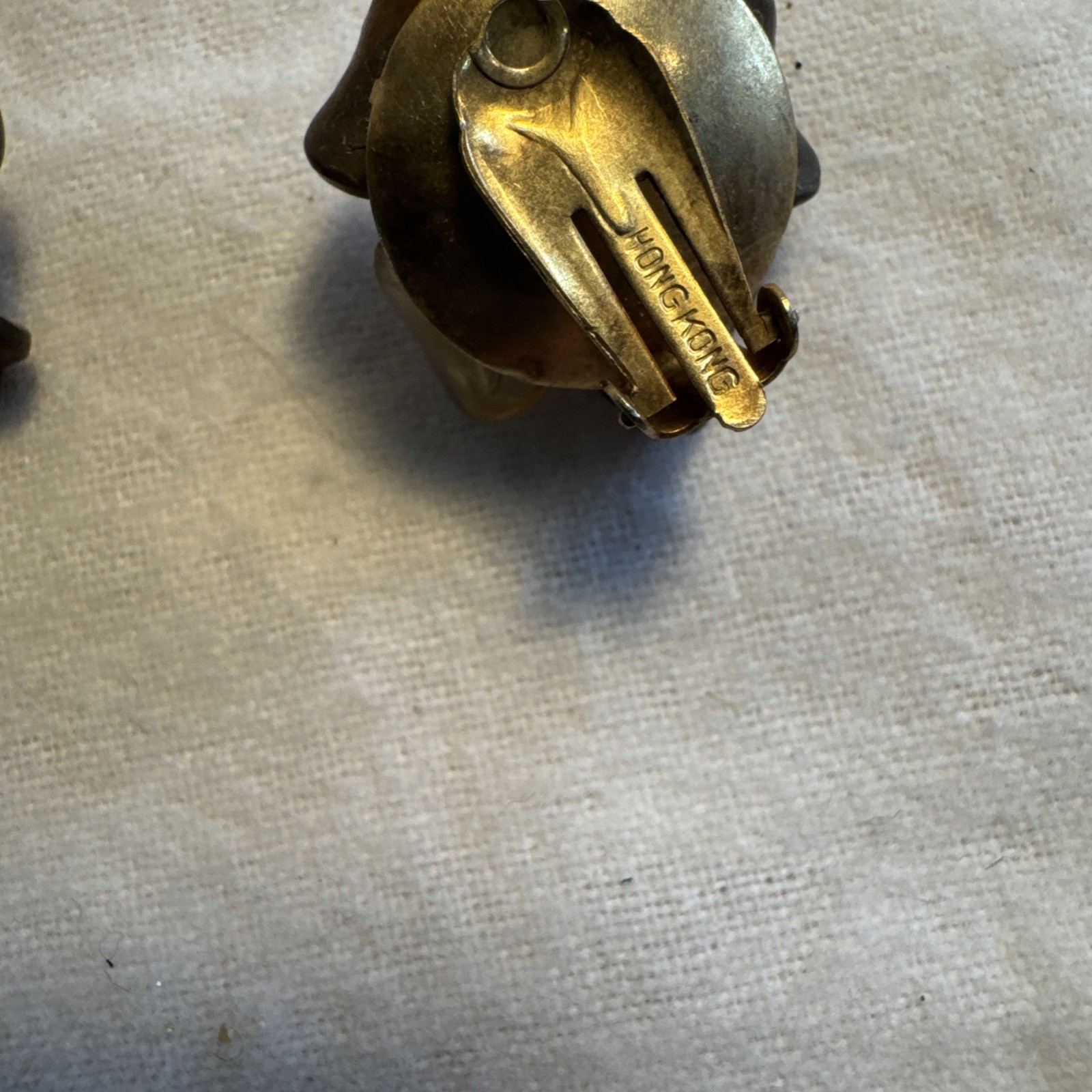 2 Pr Vtg 50’s Gold Tone & Green Cluster Bead Clip on Earrings Japan Hong Kong