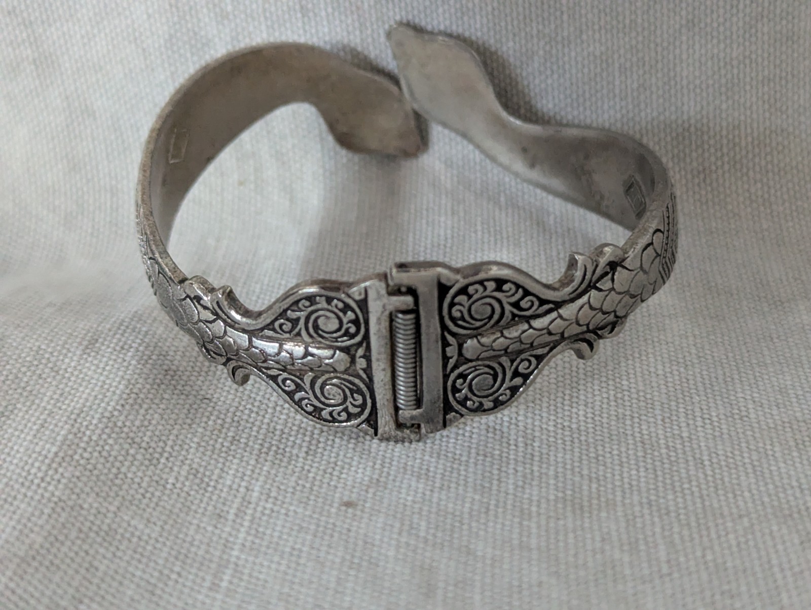 Vintage Spero Serpentine Hinged Silver Tone Bracelet