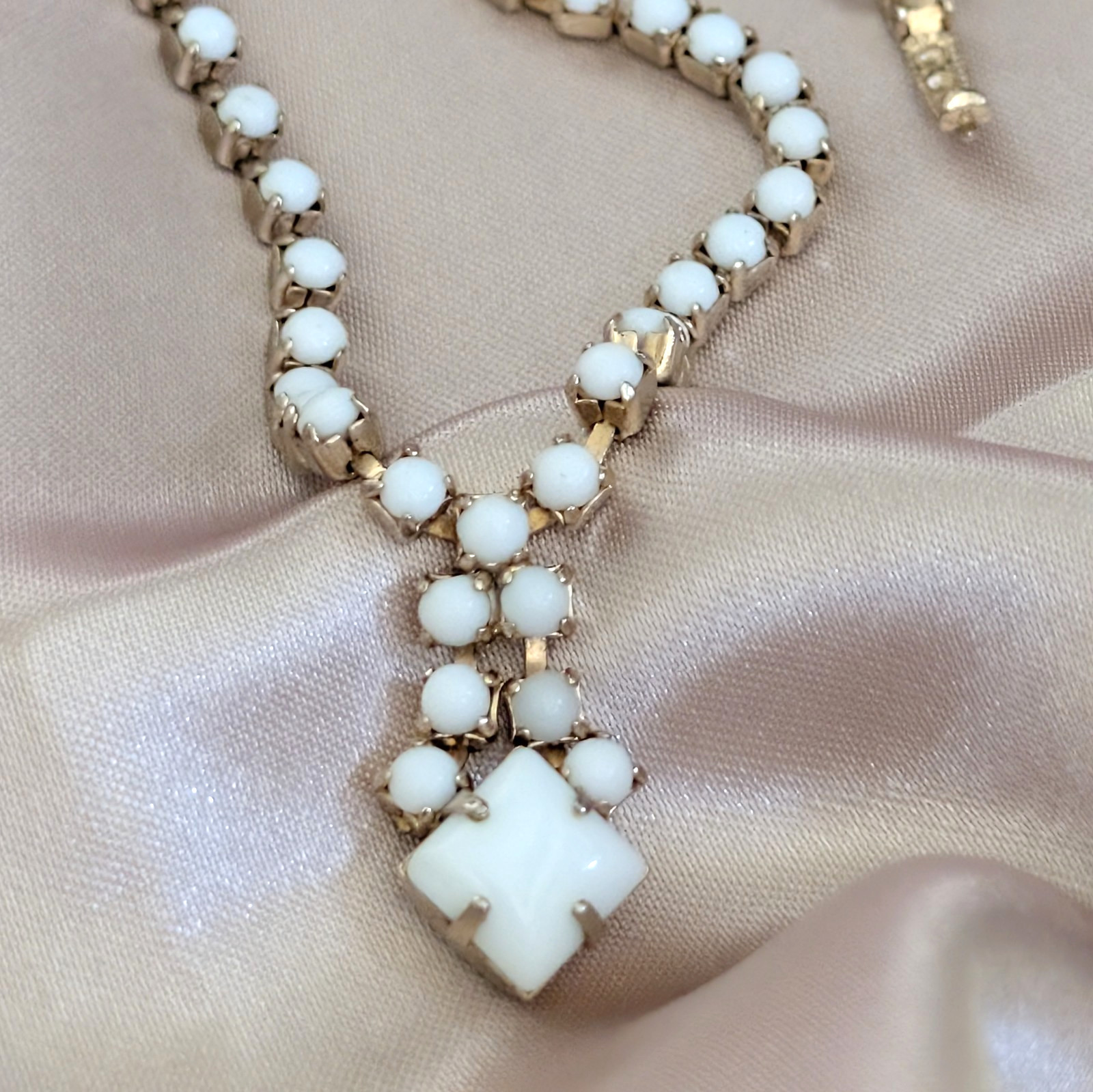 Vintage Milk Glass Choker Necklace White Prong Set Gold Tone 18″ Mid Century