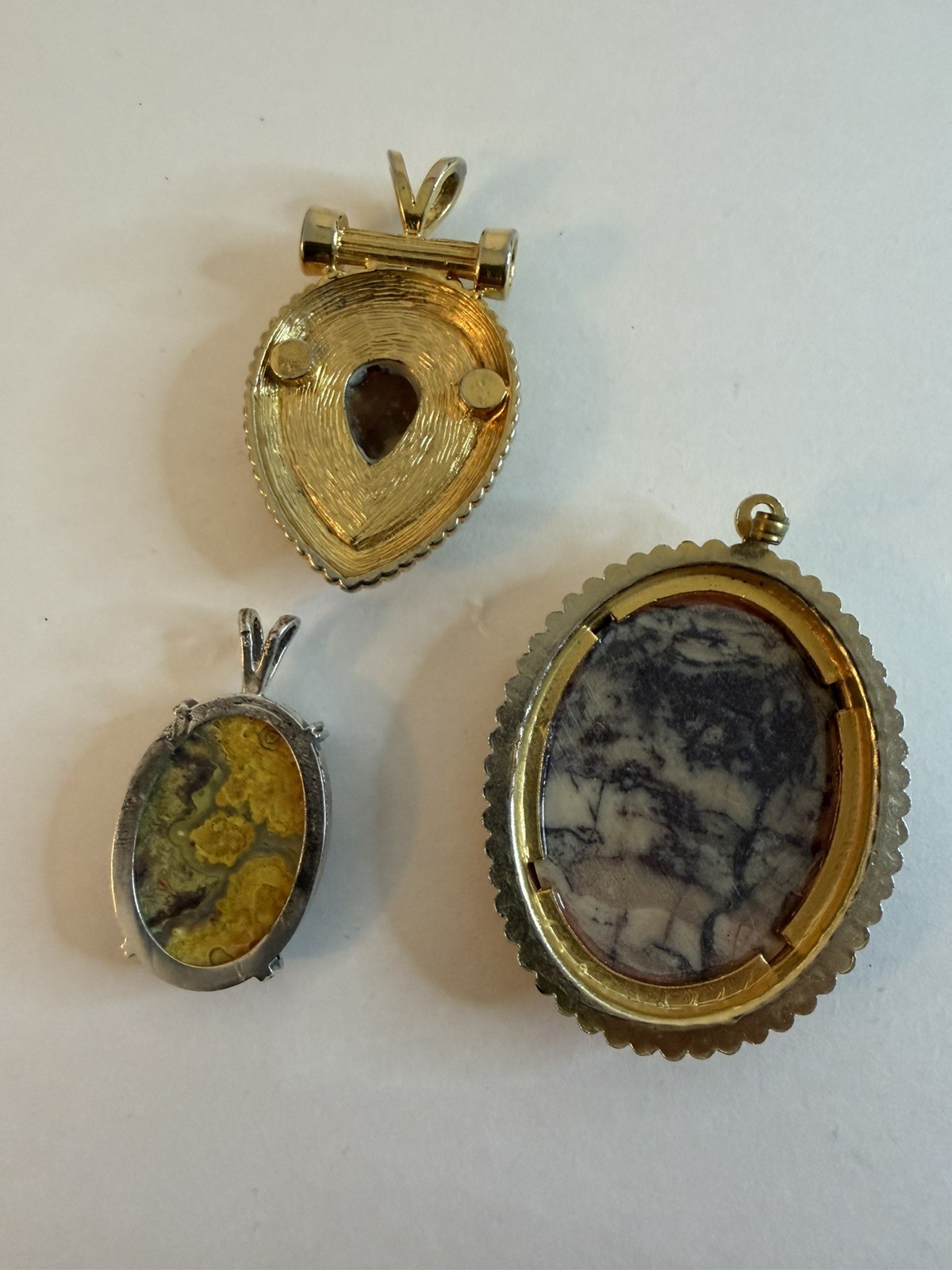 Lot Of 31 Necklace Pendants & Charms Multiple Styles & Sizes Pre-Owned