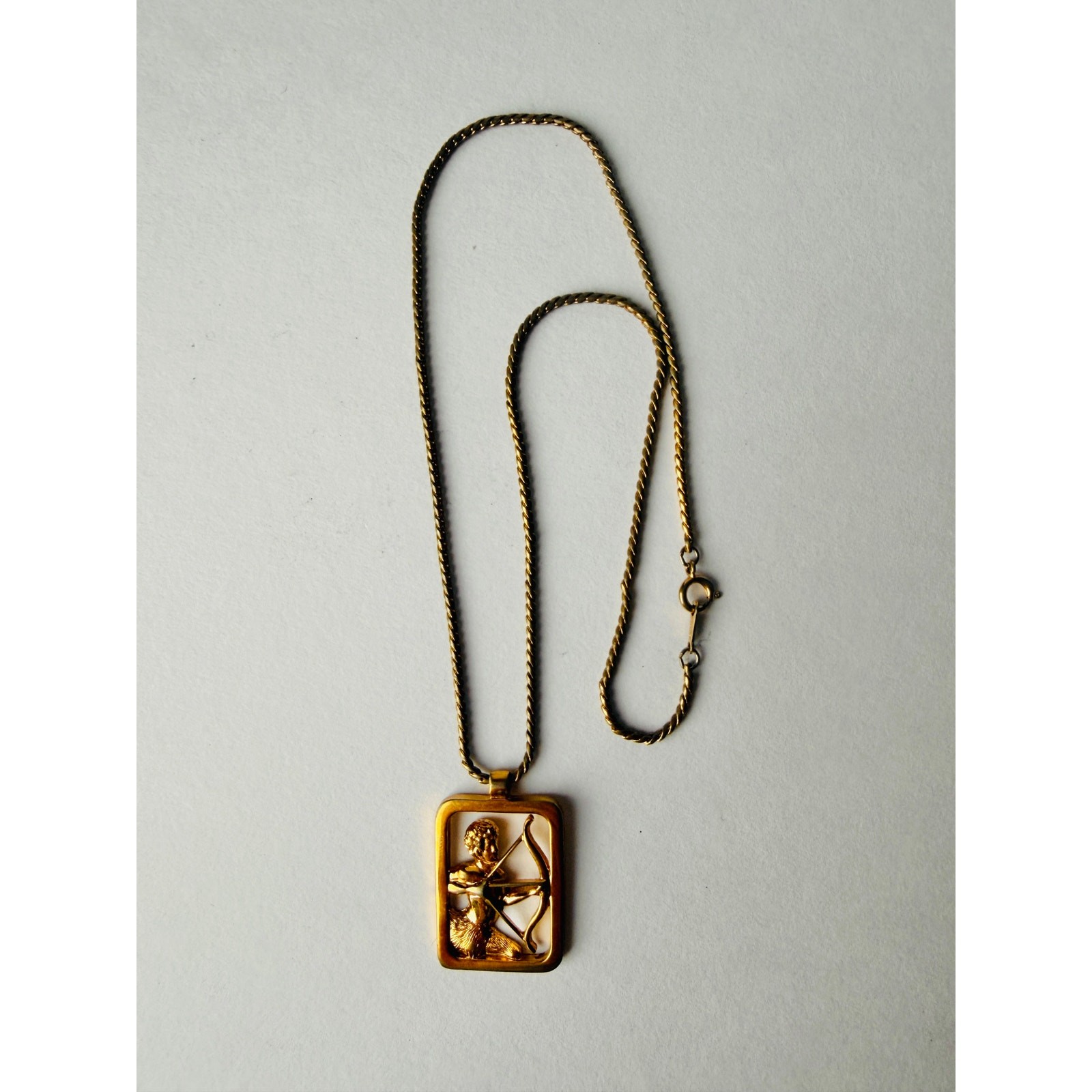 Vintage Avon Sagittarius Zodiac Necklace Star Signs Archer Pendant 18”