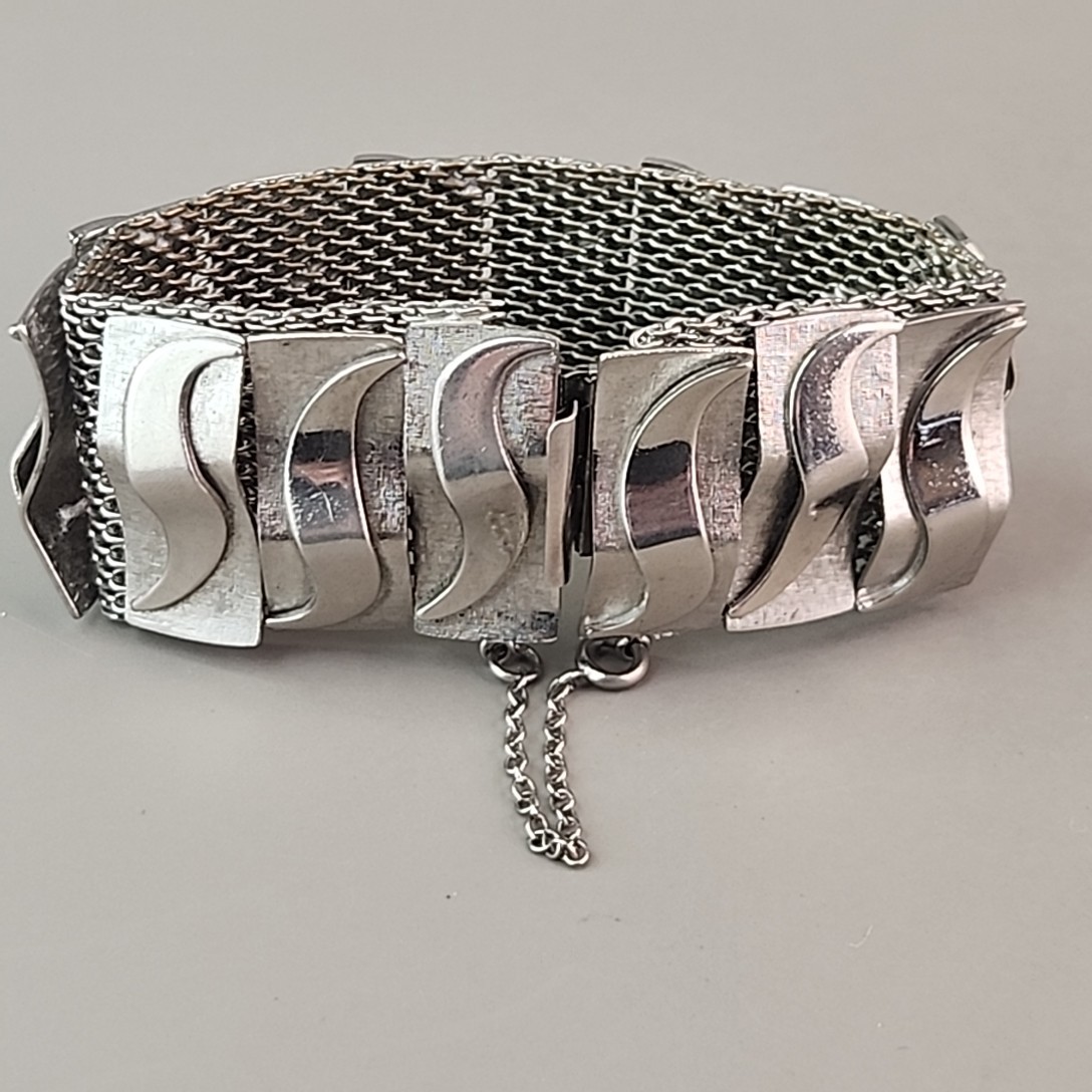 Vintage Wide Mesh Bracelet Silver Tone Wavy Panels 6.5″