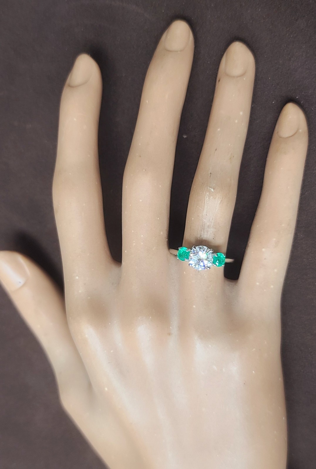 14K White Gold Engagement Ring 1.62CT.Natural Round Cut Diamond Green Emerald
