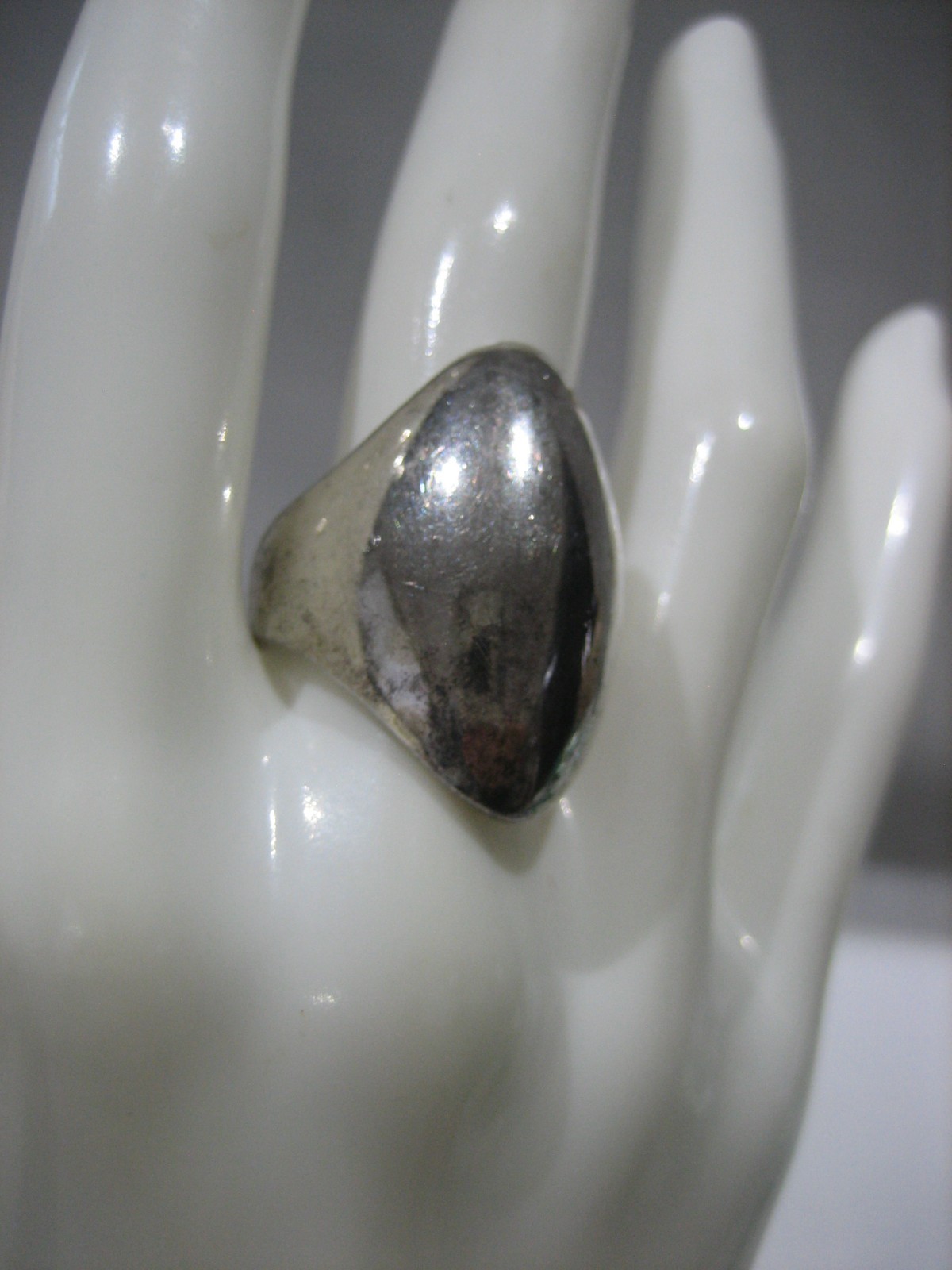 VINTAGE STERLING SILVER 925 MARKED MC MODERNIST DOME RING SIZE 8.5