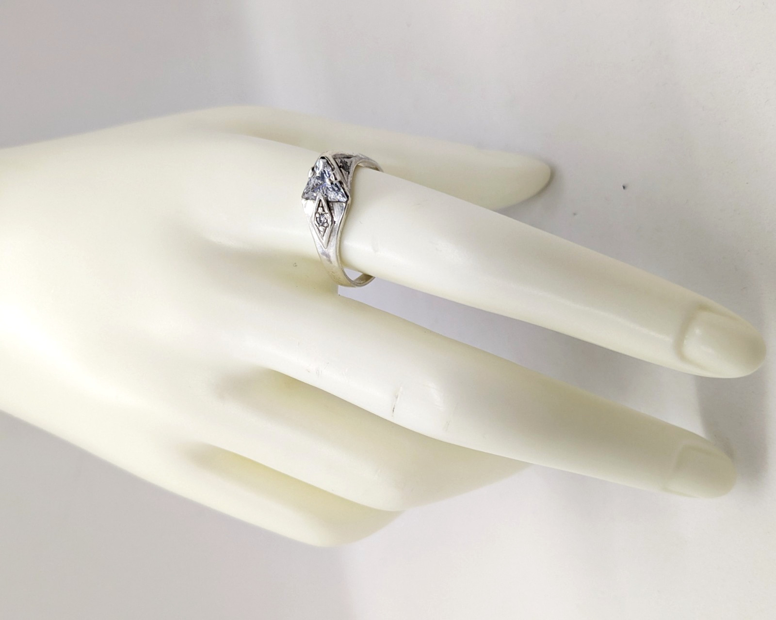 Vintage Elegant RING Silver 925 with Bright Stone -size: 10.5US (20mm) Ukrain#38