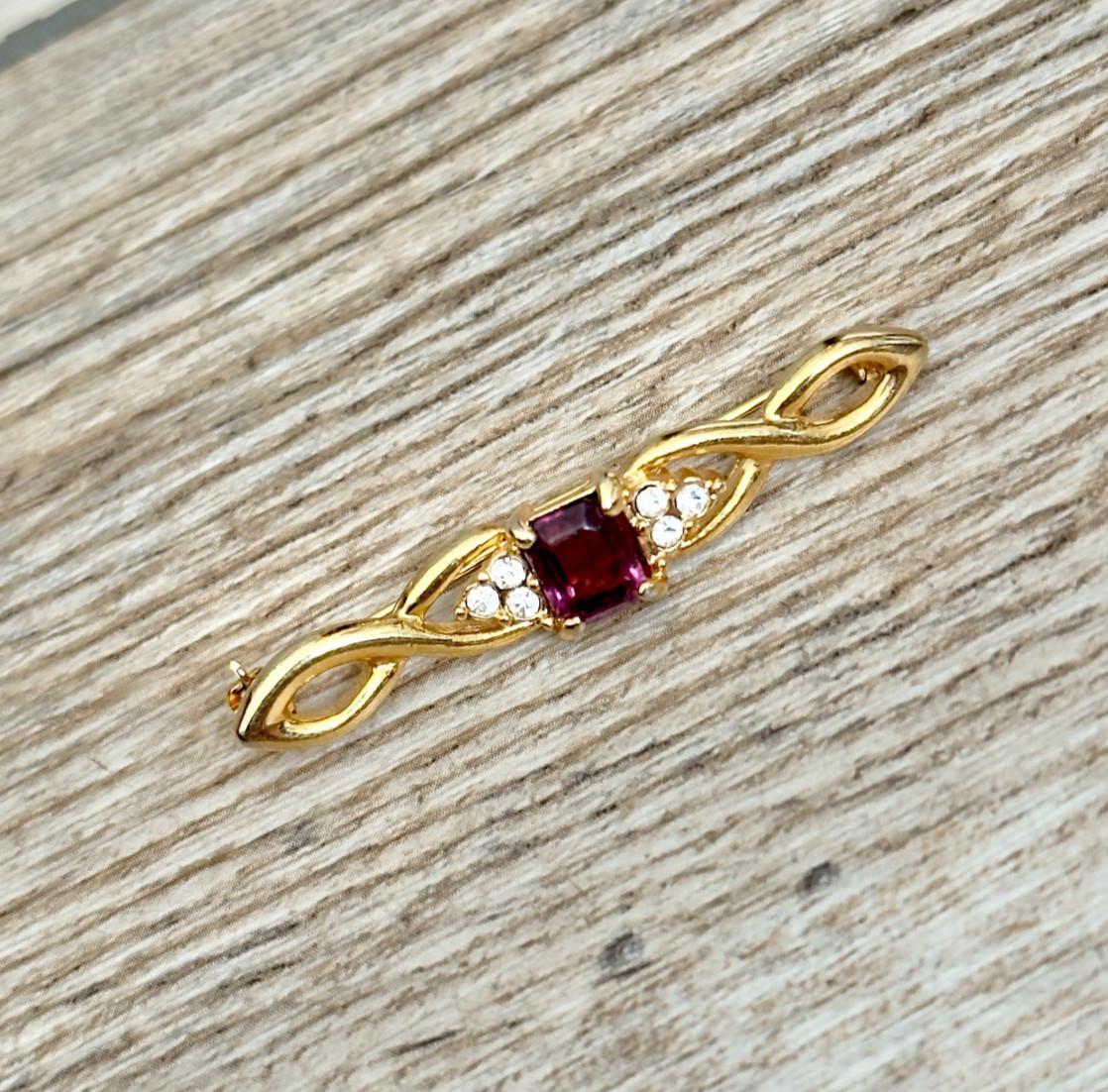 Rhinestone Brooch Pin Twisted Gold Tone Unsigned