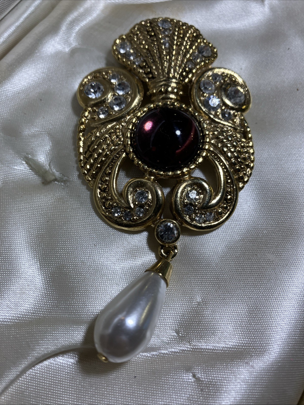Vtg Jeff Lieb Large Rhinestone Purple Glass & Faux Pearl Drop Pin Brooch. 4” EC