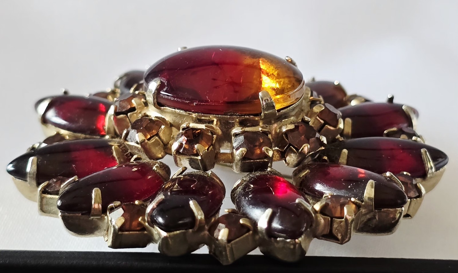 RUBY RED & AMBER RUNWAY BROOCH OVAL SMOOTH GLASS REDDISH/AMBER CABOCHON☆2.25″☆