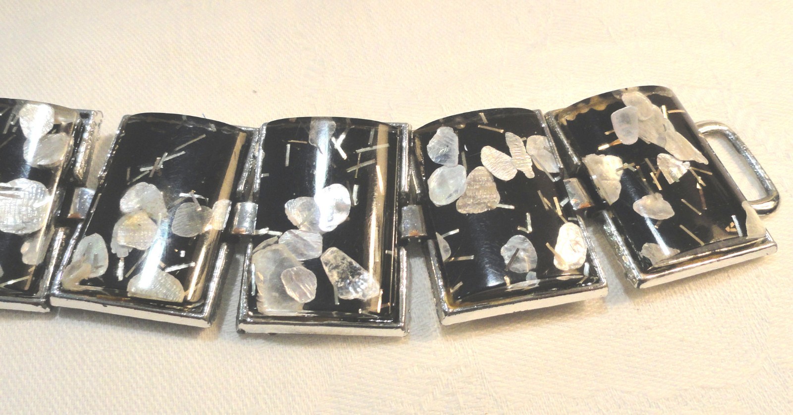 Vtg Chunky Lucite Confetti Bracelet Black White Gold