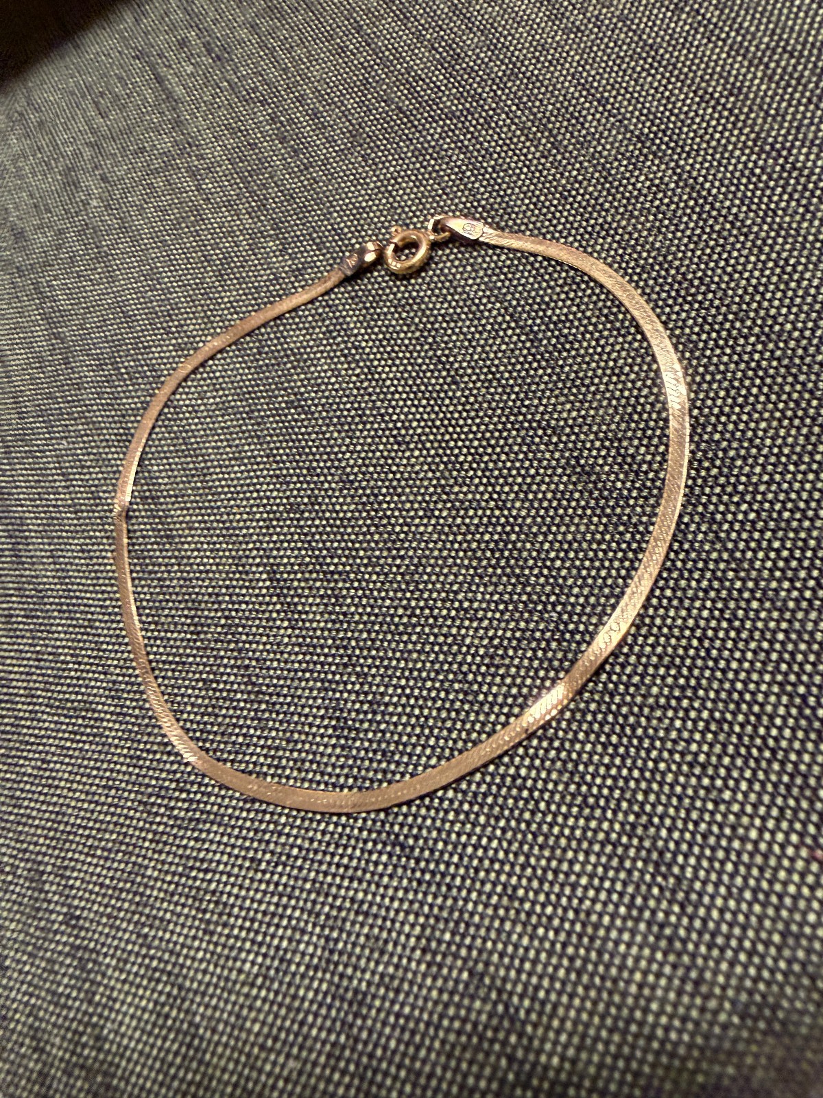 Vintage SOLID 14KT Gold Stamped 7″ Bracelet 0.79g Herring Bone New Old Stock