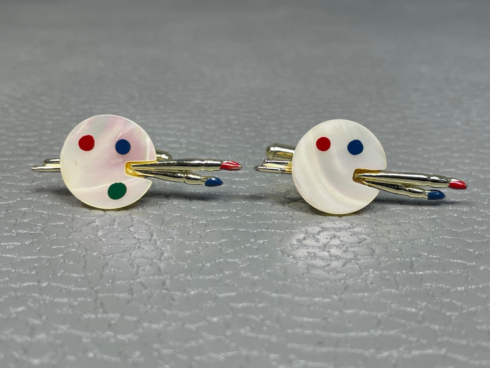 Vintage Lucite Painter’s Pallette Yellow Gold Plated Cuff Links