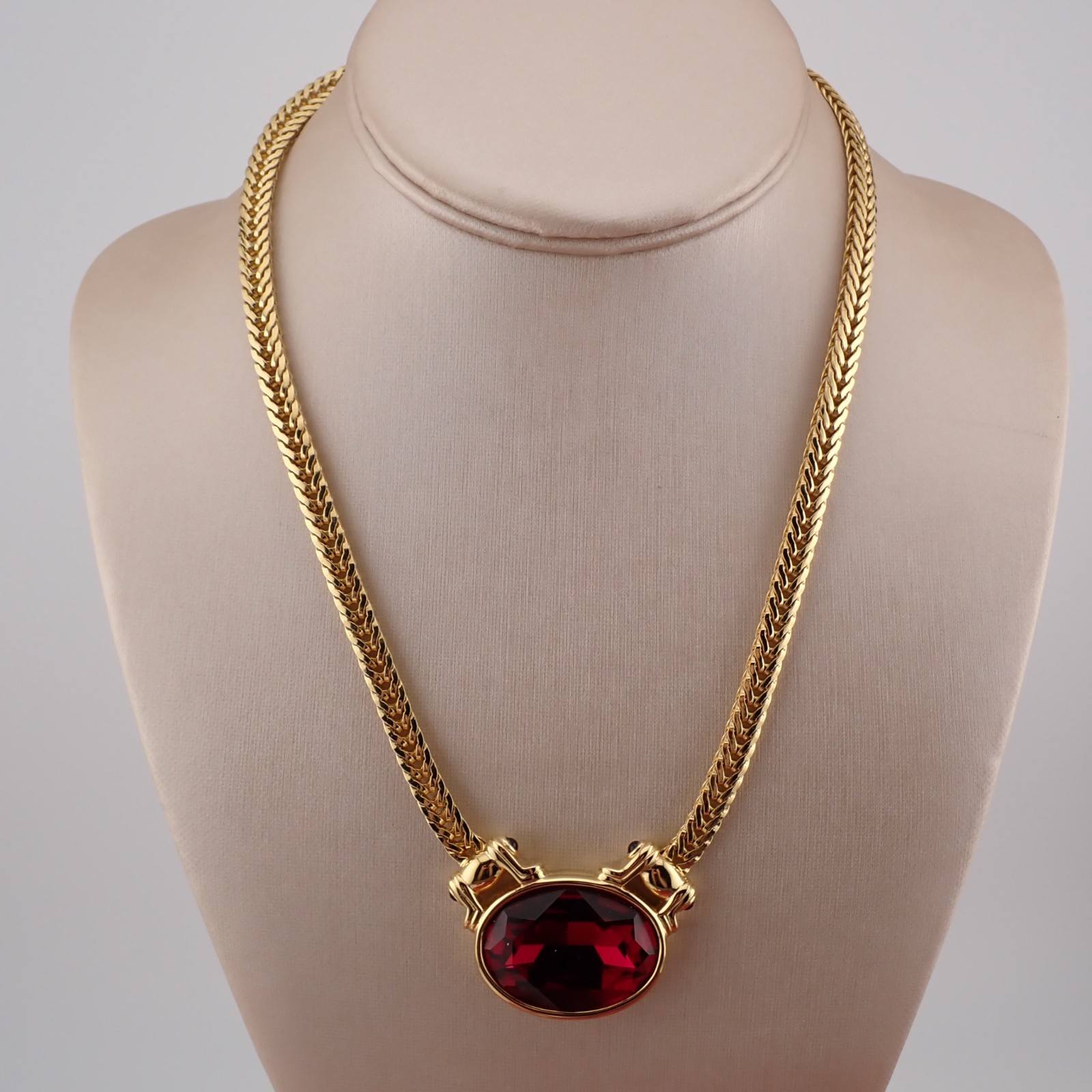 VTG Red Crystal Swarovski Swan Stamp Gold Tone Oversized Solitaire 18″ Necklace