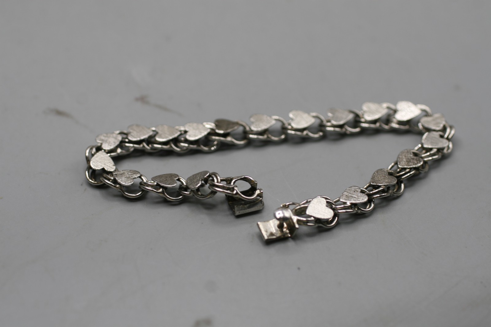 Vintage 7″ Sterling Silver Charm Bracelet Heart Design Double Chain R4