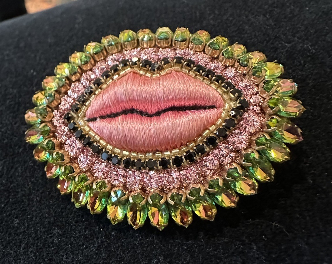 Celeste Mogador/ Bisou Vole/Stolen kiss brooch/French pin/Silk hand embroidered